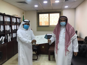 Honoring Two Ideal Employees at Al-Qunfudhah University College